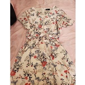 Pretty floral summer dress 💛💛